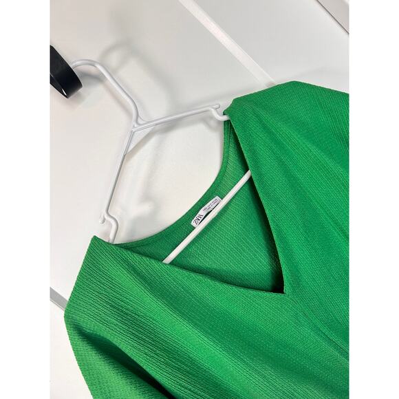 Zara V-Neck Short Sleeve Crop Top with Keyhole Bottom with Tie Green Size Medium - Picture 4 of 10